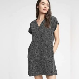 GAP Women's Black & White Spotted Print V-neck Cuffed Sleeves Dress S